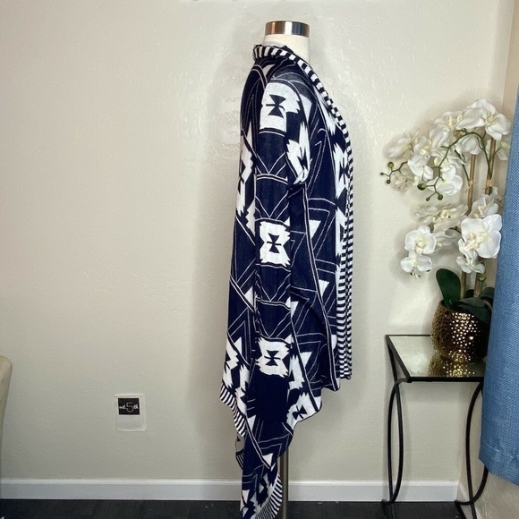 Mystree Womens Black & White Open Aztec Sweater - Picture 2 of 6